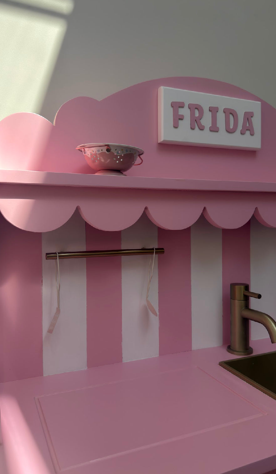 Luxury Mini Scallop Kitchen