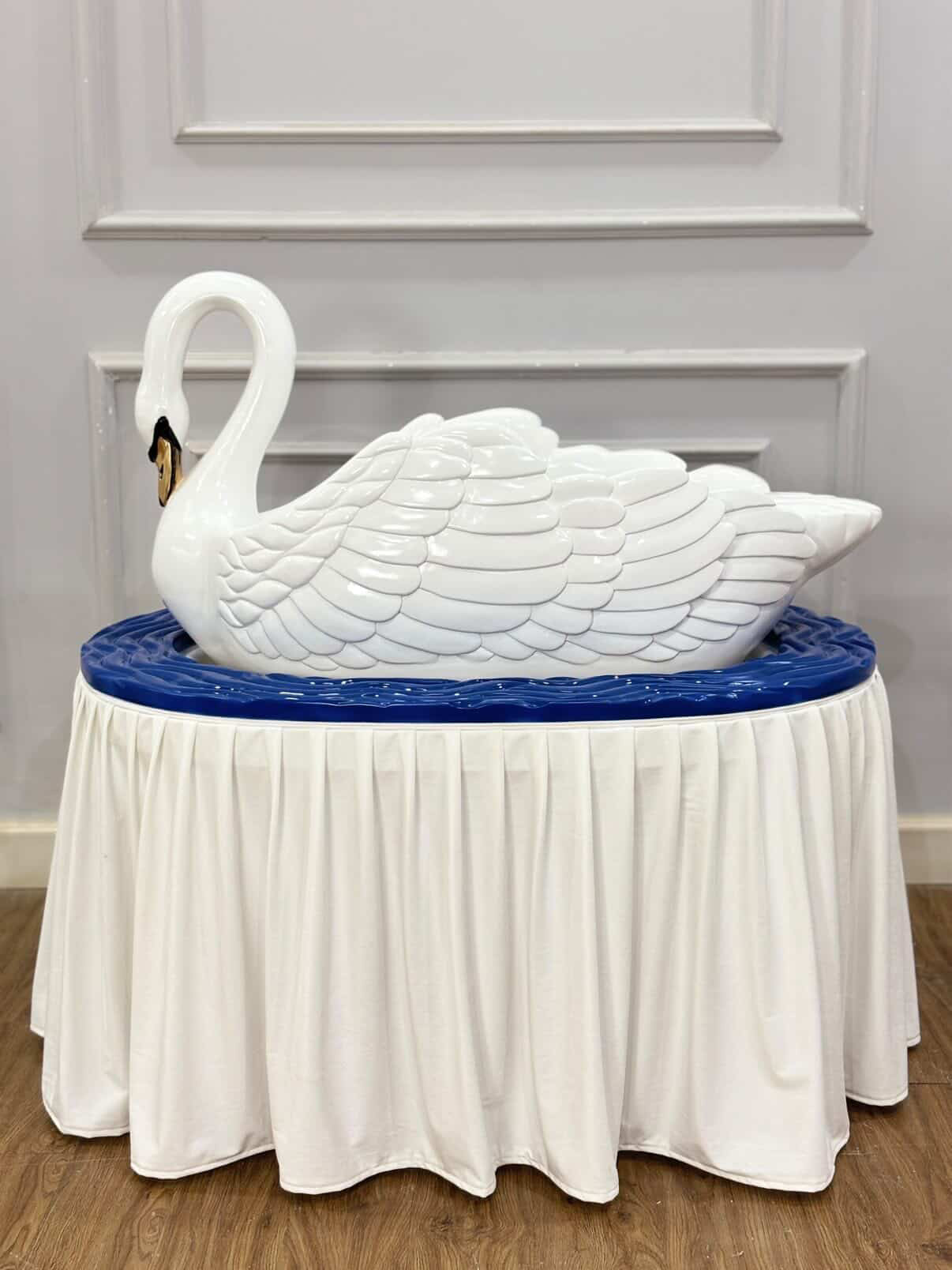 Royalty Heir Swan