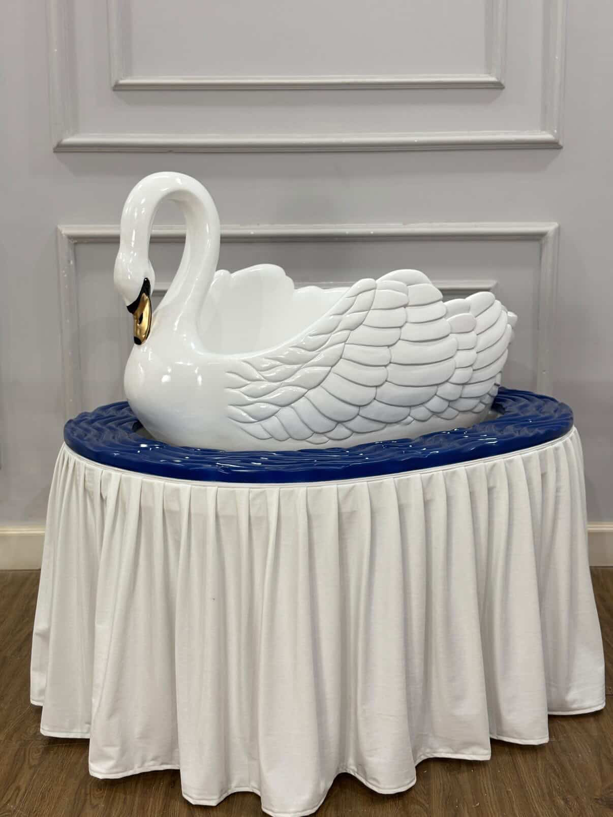 Royalty Heir Swan