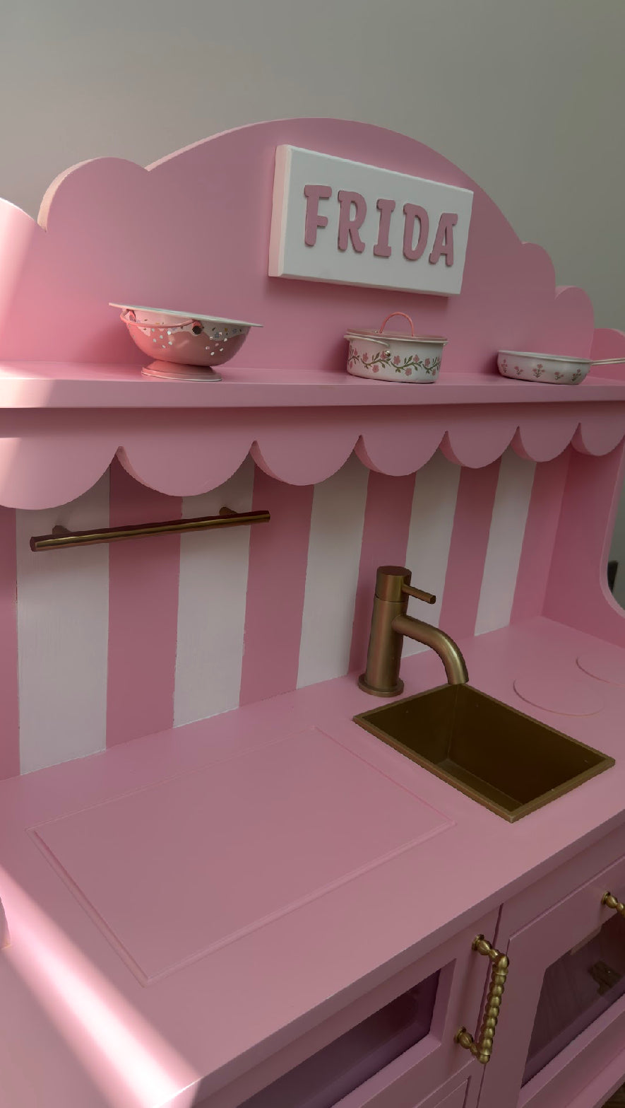 Luxury Mini Scallop Kitchen