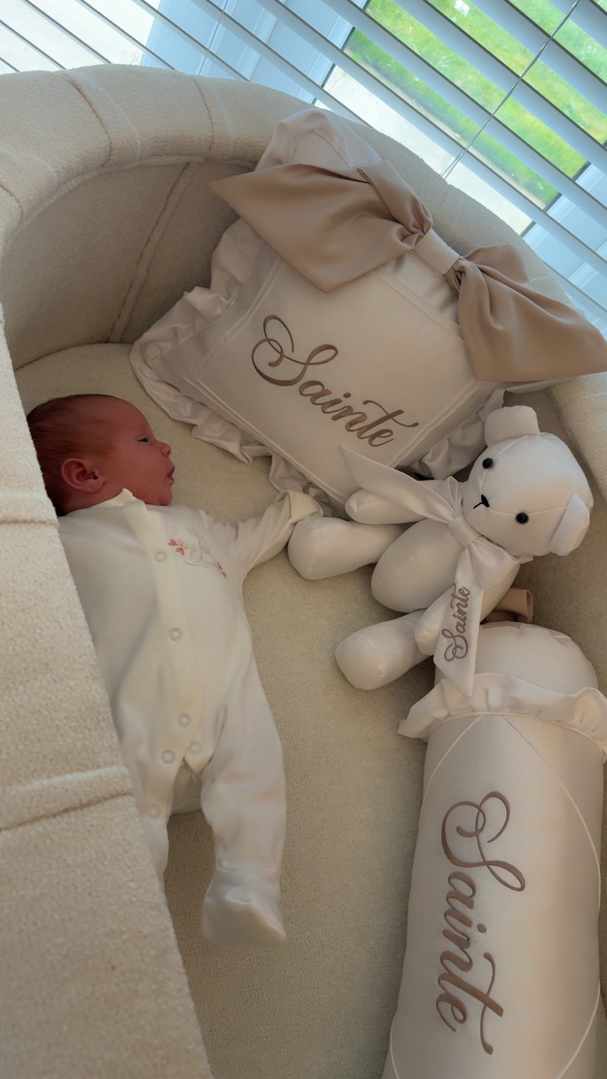 Full Welcome To The World Set